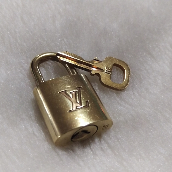 Louis Vuitton 1 Lock & 1 Key Set #311